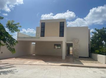 Casa · 311m² · 4 Recámaras · 3 Estacionamientos · Casa en Venta en Privada Al Norte de Mérida Yucatán