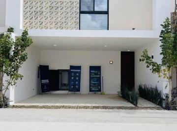 Casa · 184m² · 3 Recámaras · 2 Estacionamientos · Townhouses en Venta en Cholul