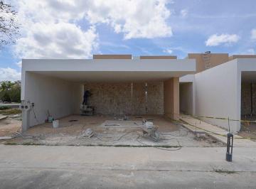 Casa · 390m² · 4 Recámaras · 3 Estacionamientos · Venta de Casa en Privada Corteza en Temozón Norte