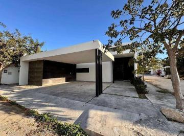 Casa · 532m² · 5 Recámaras · 2 Estacionamientos · Casa en Venta en Esquina de 5 Recámaras en Dzitya