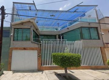 Casa de 4 habitaciones, Nezahualcóyotl · ¡Excelente Propiedad en Remate Bancario!