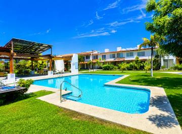 Casa Venta 99m² de 3 habitaciones · Casa en Venta en Villas Paradiso, Puerto Vallarta, Seguridad y Alberca