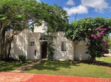 Casa · 80m² · 1 Recámara · 1 Estacionamiento · Venta de Casa de 1 Piso en Privada Sian Kaan Cholul