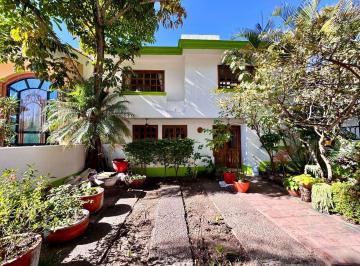 Casa de 4 habitaciones, Zapopan · Casa en Venta en El Palomar, Sección Baja