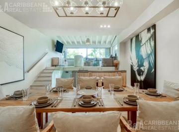 Casa · 318m² · 4 Recámaras · 1 Estacionamiento · Casa en Venta en Residencial Las Cascadas - Zona Hotelera Cancún - a 500 m de La Playa