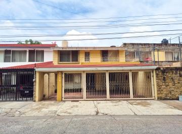 Casa de 4 habitaciones, Zapopan · Casa en Venta en Residencial Victoria Frente a Parque!