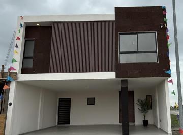Casa · 236m² · 3 Recámaras · 2 Estacionamientos · Casa en Venta en Punto Lomas