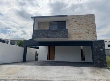 Casa · 315m² · 4 Recámaras · 3 Estacionamientos · Casa en Venta Amorada Privada Residencial, Santiago, N. L