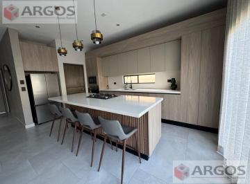 Casa · 210m² · 3 Recámaras · 2 Estacionamientos · Preventa Casas en Santiago