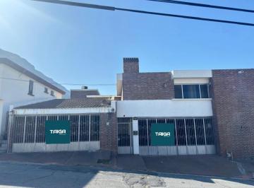 Casa de 4 habitaciones, Monterrey · Residencia en Venta en Contra La Silla, 1er. Sector