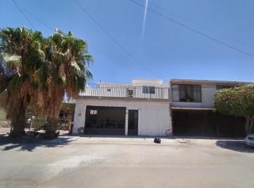 Casa · 210m² · 3 Recámaras · 1 Estacionamiento · Casa en Venda en Col Fuentes del Sur