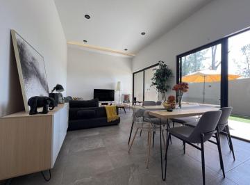 Casa en condominio de 4 habitaciones, Querétaro · Casa con Habitación en Planta Baja y Doble Terraza en Lomas de Juriquilla