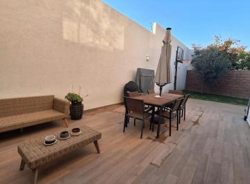 Casa · 275m² · 2 Estacionamientos · Casa - Fraccionamiento Desarrollo Habitacional Zibata