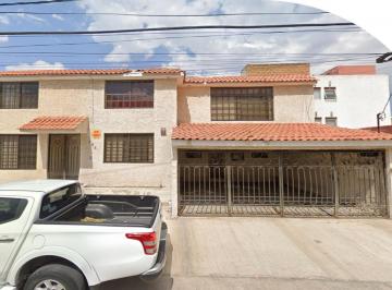 Casa de 3 habitaciones, San Luis Potosí · Casa en Remate Cerca de Plaza San Luis en Lomas en San Luis Potosí