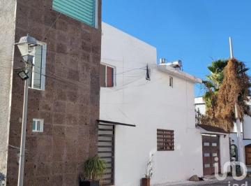Casa · 300m² · 4 Recámaras · 2 Estacionamientos · Casa en Venta, Huertas del Cimatario, Queretaro. Libramiento Sur - Poniente