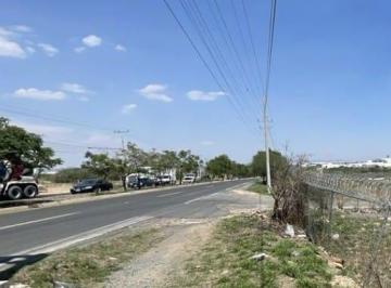 Terreno comercial , El Marqués · Terreno en Renta Sobre La Carretera Cerca del Aeropuerto de Querétaro