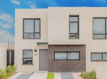 Casa · 138m² · 4 Recámaras · 2 Estacionamientos · Casa en Venta en Queretaro El Marques