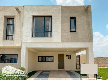 Casa · 143m² · 3 Recámaras · 2 Estacionamientos · Casa en Venta en Queretaro El Marques