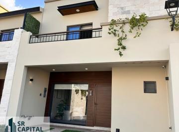 Casa · 141m² · 3 Recámaras · 2 Estacionamientos · Casa en Venta en Corregidora, Querétaro