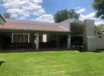 Casa · 541m² · 3 Recámaras · 3 Estacionamientos · Casa en Fraccionamiento La Herradura