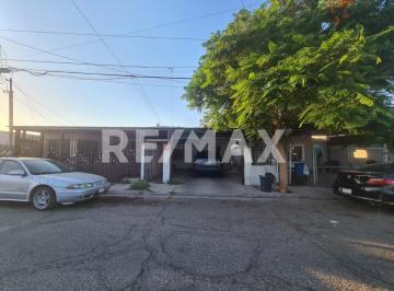 Casa · 76m² · 2 Recámaras · 1 Estacionamiento · Casa en Venta en Villas del Rey Quinta Etapa - (4)