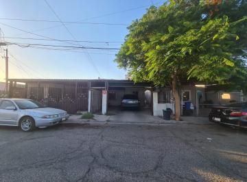 Casa · 76m² · 2 Recámaras · 1 Estacionamiento · Casa en Venta en Villas del Rey Quinta Etapa - (4)