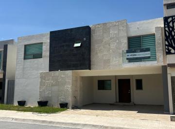 Casa de 4 habitaciones, Saltillo · Se Vende Bonita Casa en Fraccionamiento Privado Al Norte de Saltillo