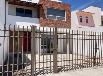 Casa Venta 200m² de 3 habitaciones · Casa en Venta en Residencial Italia, Querétaro