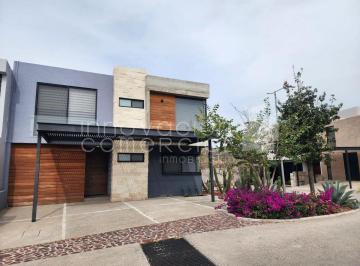 32350674d8d42f49a54f73e59dbb0f0d37e0042ebc369e94173f482062ee489f · Casa en Venta, Renta o Renta Amueblada en Altozano, 4 Recámaras.
