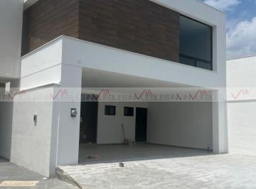 Casa · 300m² · 3 Recámaras · 5 Estacionamientos · Casa en Venta en Condado de Asturias