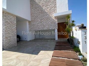 Casa de 5 habitaciones, Querétaro · Casa - Venta - Cumbres del Lago. 3 Niveles, Doble Altura, 5 Recámaras.