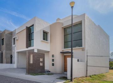 Casa en condominio · 1m² · 3 Recámaras · 2 Estacionamientos · Casa en Venta en Cumbres del Lago en Condominio de Sólo 10 Casas