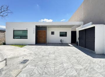Casa de 1 habitación, Saltillo · Casa en Venta de 1 Planta en La Escondida