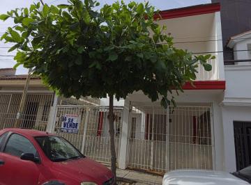 Casa · 160m² · 5 Recámaras · 1 Estacionamiento · Casa en Fraccionamiento Lomas del Sol