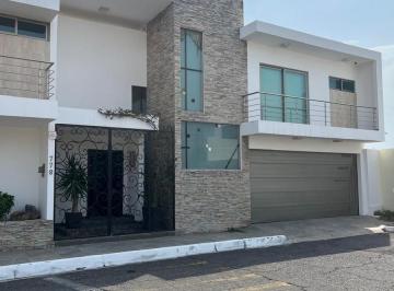 Casa · 461m² · 4 Recámaras · 2 Estacionamientos · Casa en Venta Fracc. Costa de Oro, Boca del Rio. $11’000,000
