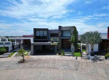 Casa · 470m² · 4 Recámaras · 2 Estacionamientos · Casa en Venta Fracc. Punta Tiburón, Riviera Veracruzana.