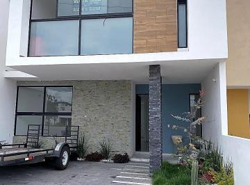 Casa · 265m² · 4 Recámaras · 2 Estacionamientos · Casa en Venta Cañadas del Arroyo Corregidora Qro. 4 Habitaciones y Roof Garden