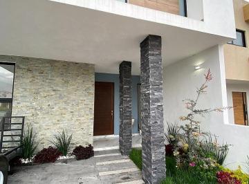 Casa · 285m² · 4 Recámaras · 2 Estacionamientos · Casa en Venta Cañadas del Arroyo Corregidora Qro. 4 Habitaciones y Roof Garden