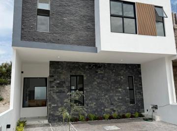 Casa · 285m² · 4 Recámaras · 2 Estacionamientos · Casa en Venta Amplios Espacios 4 Habitaciones y Roof Garden