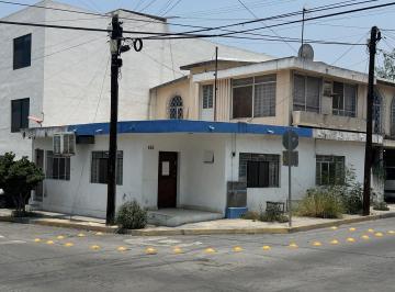 Casa · 296m² · 3 Recámaras · 2 Estacionamientos · Casa en Venta en Esquina Para Remodelar o Derrumbar Casco Urbano San Pedro Monterrey