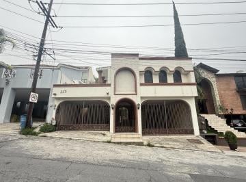 Casa · 480m² · 3 Recámaras · 4 Estacionamientos · Casa en Venta con Espacios Amplios a 15 Min de Tec Guadalupe Monterrey