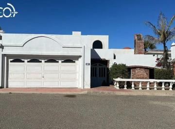 Casa · 4 Recámaras · Casa en Privada a La Orilla de La Playa