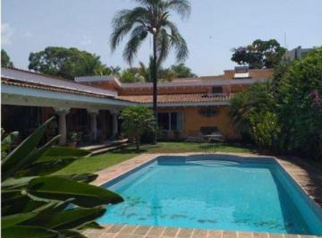 Casa · 500m² · 4 Recámaras · 5 Estacionamientos · Casa en Fraccionamiento en Reforma Cuernavaca - Maz - 2349 - Fr