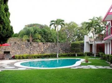 Casa · 1609m² · 3 Recámaras · 8 Estacionamientos · Casa Sola en Reforma Cuernavaca - Maz - 2350 - Cs