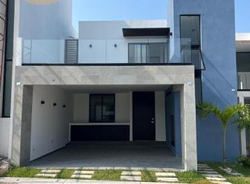 Casa · 205m² · 3 Recámaras · 2 Estacionamientos · Casa en Venta en Frac. Lomas del Dorado
