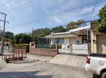 Casa · 168m² · 2 Recámaras · 1 Estacionamiento · Casa en Petrolera