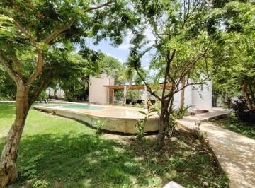 Casa · 430m² · 4 Recámaras · 2 Estacionamientos · Hermosa Casa en Venta Privada Magnolia Cholul (Fvc - 2590)