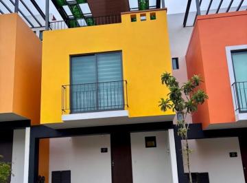 Casa · 4 Recámaras · 2 Estacionamientos · Casa de 4 Recamarasy Roofgarden en Jocotepec