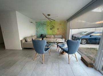 ad7846a4763f3fb05b6ccbb0ee0aee6dc36889d4d345bb41bfc536a538265e76 · Casa en Venta en Col. Delicias, Privada con Reja Eléctrica