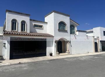 Casa · 197m² · 5 Recámaras · 2 Estacionamientos · Casa en Venta en Los Arrecifes